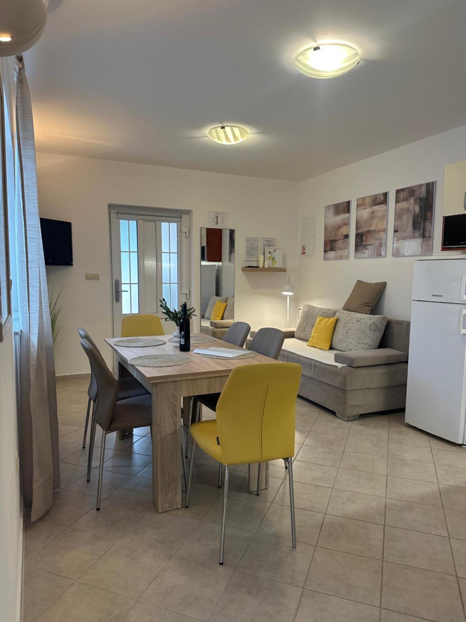 נובליה Apartmani Samec מראה חיצוני תמונה