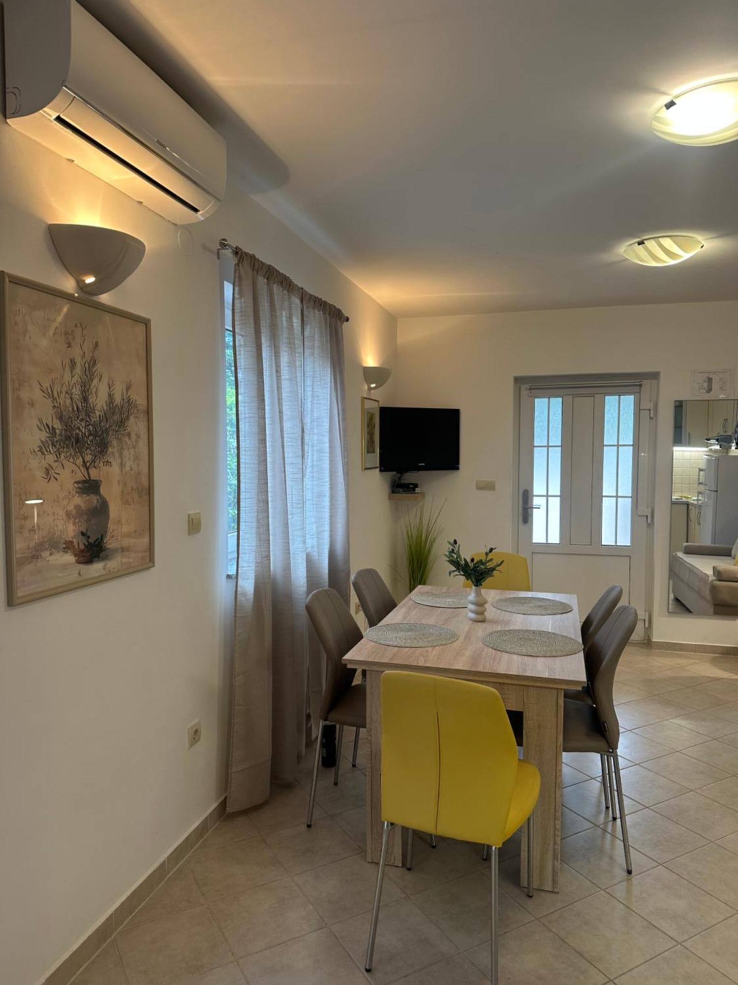 נובליה Apartmani Samec מראה חיצוני תמונה