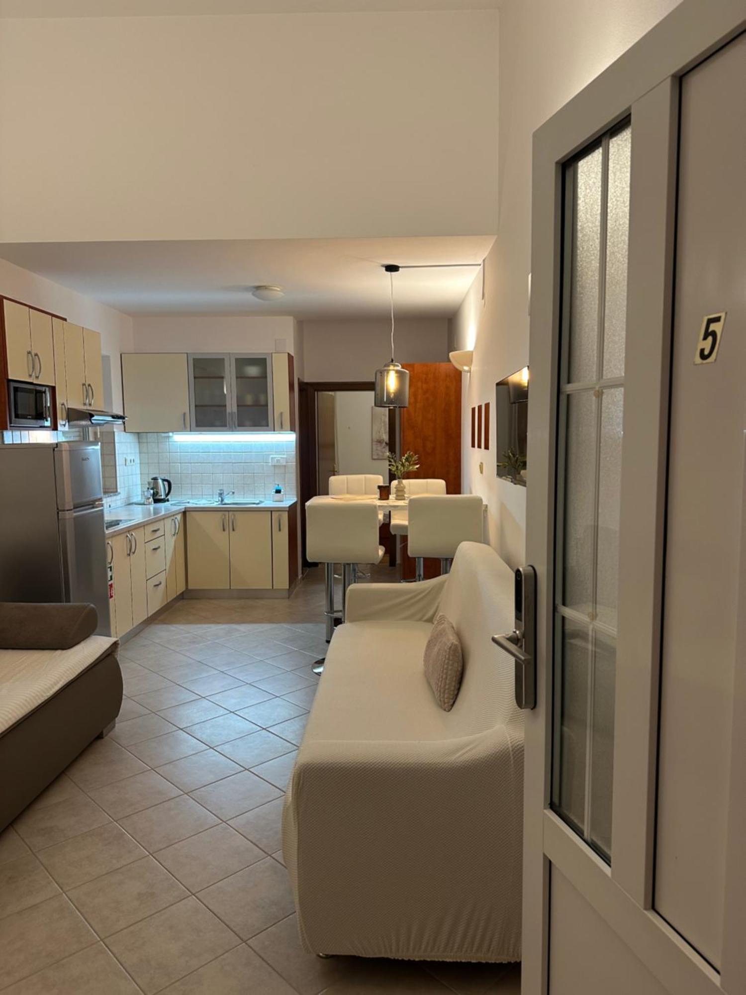 נובליה Apartmani Samec מראה חיצוני תמונה