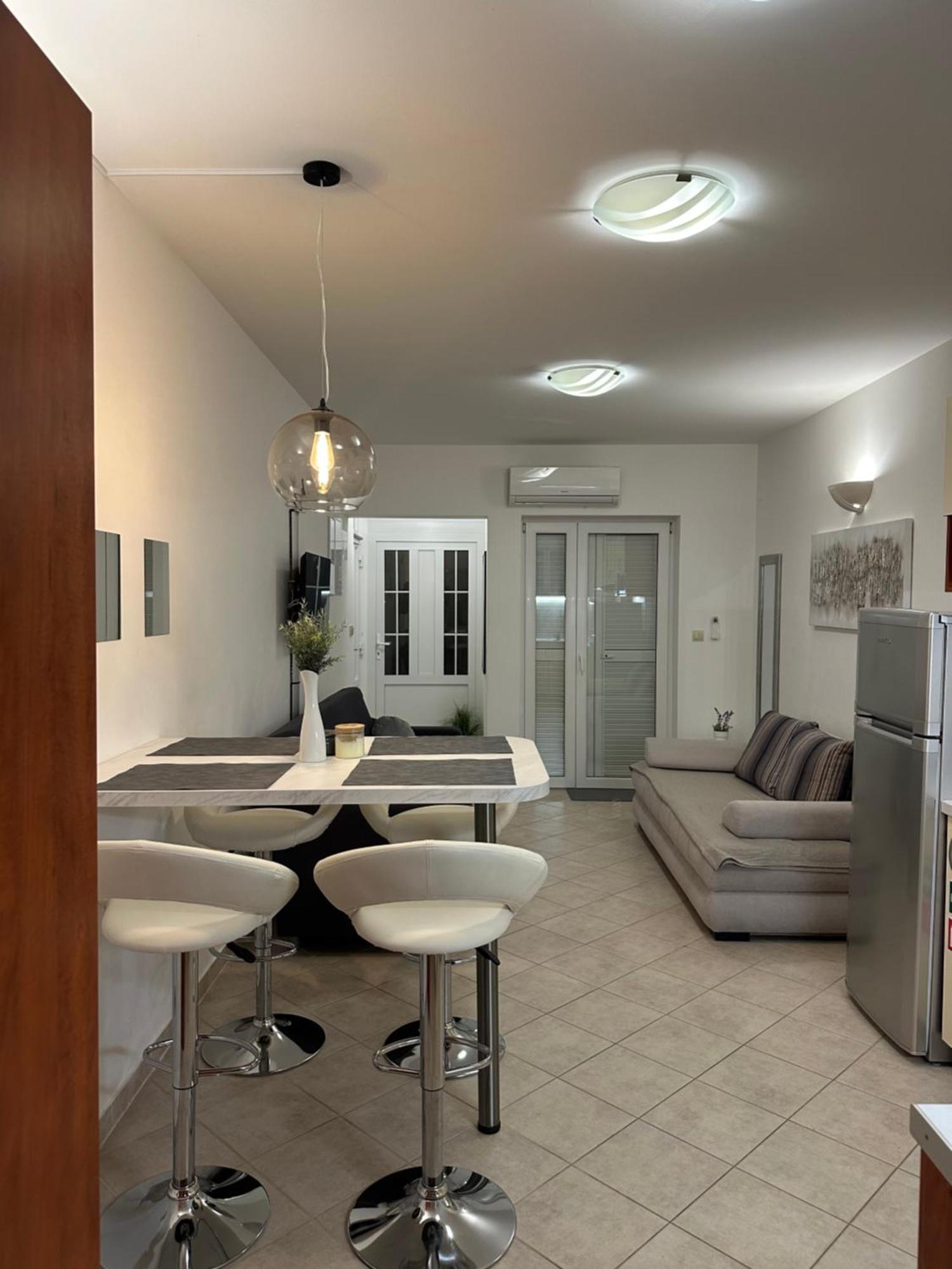 נובליה Apartmani Samec מראה חיצוני תמונה
