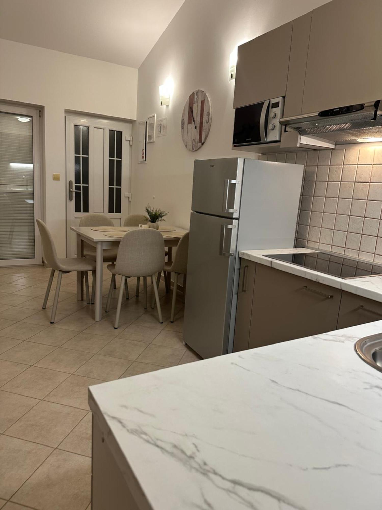 נובליה Apartmani Samec מראה חיצוני תמונה