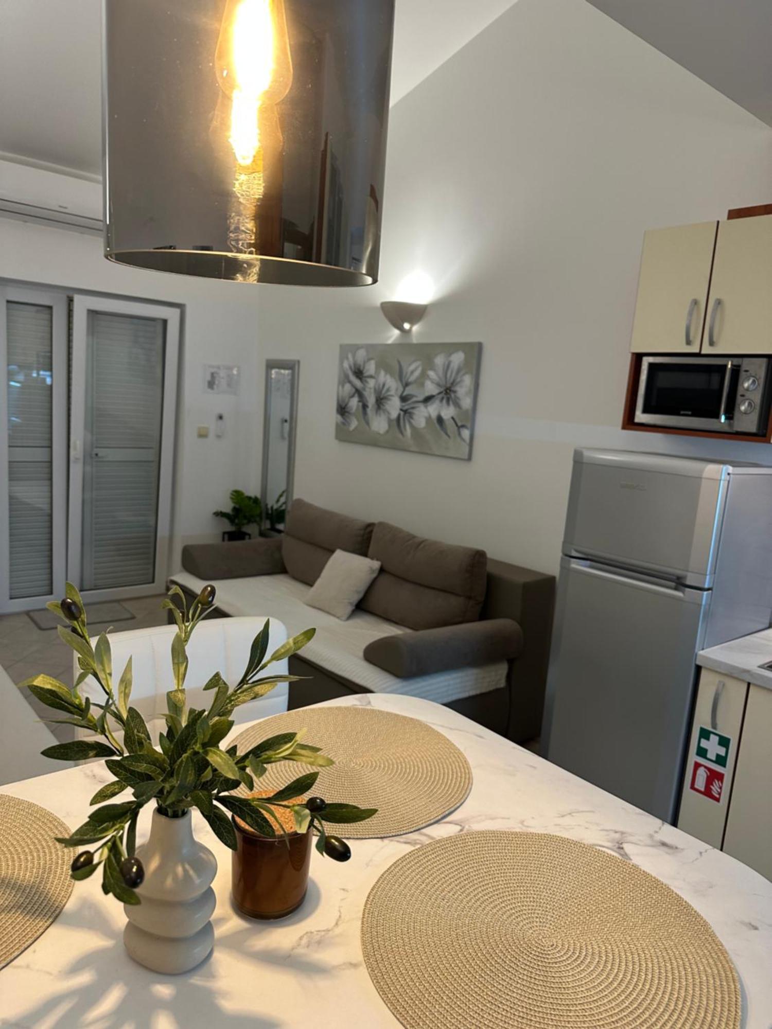 נובליה Apartmani Samec מראה חיצוני תמונה